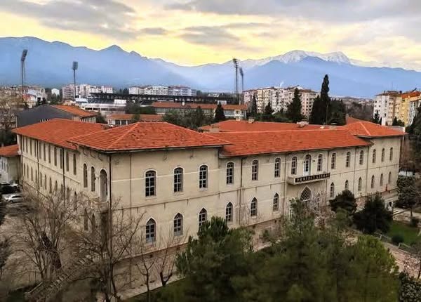 ÇYDD üyeleri “Koca Mektep’e” ziyaret etti